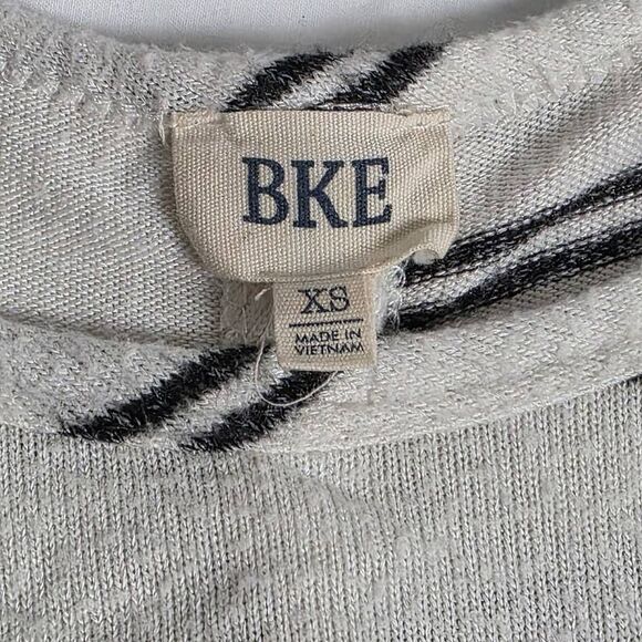 BKE XS Ivory Black Striped Button Tie Back Top - Picture 4 of 5